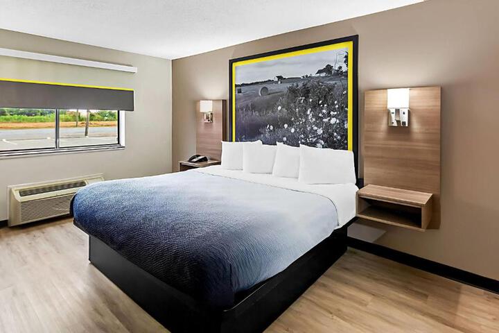 Super 8 by Wyndham Marston