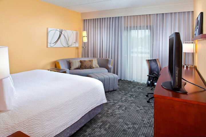 Room 17 of 33