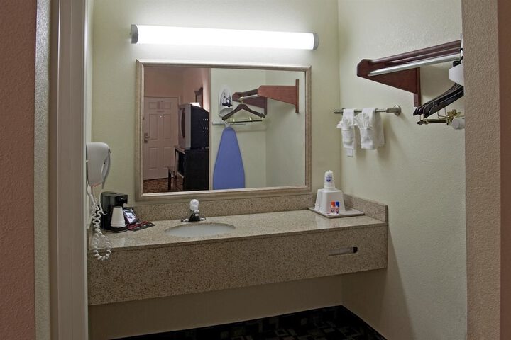 Room 16 of 24