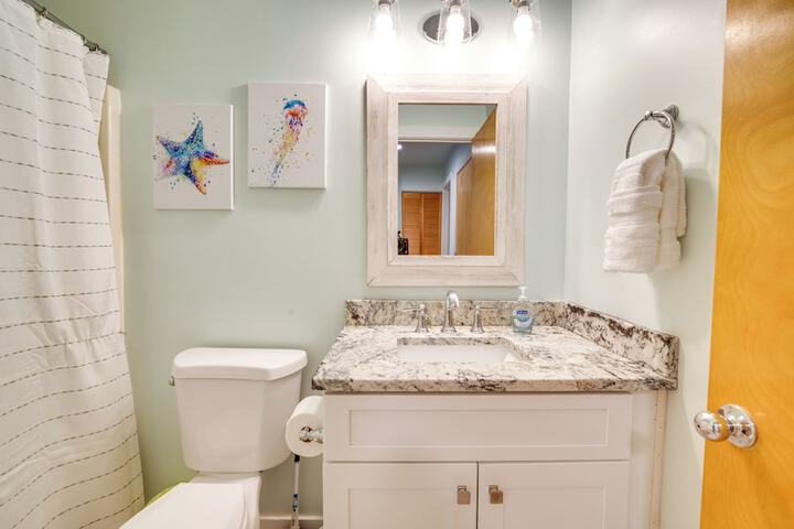 Cedar Key Condo w / Balcony & Gulf Views!