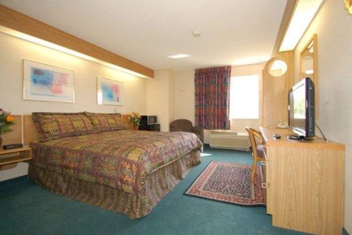 Room 6 of 19