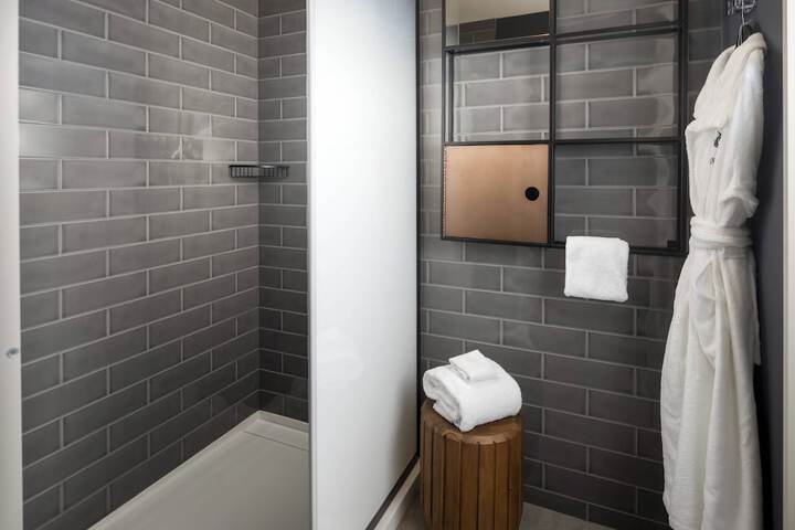 Hotel Distil Autograph Collection