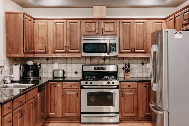 20gs - Wifi - F / p - W/d - Sleeps 6 3 Bedroom Home by RedAwning