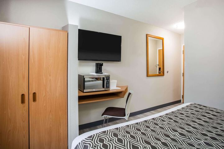 Microtel Inn & Suites by Wyndham Southern Pines / Pinehurst