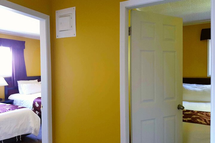 Room 33 of 48