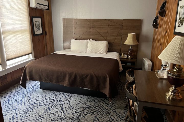 Room 25 of 48