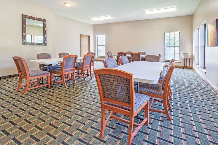 Super 8 by Wyndham Atchison