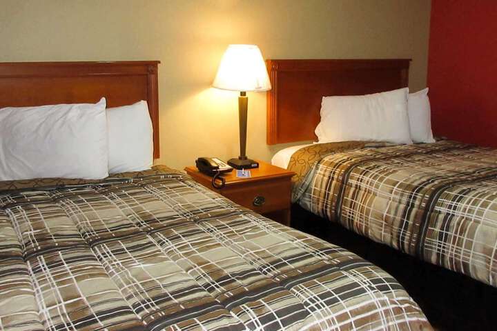Room 4 of 8