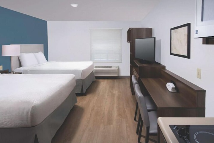 Room 4 of 7