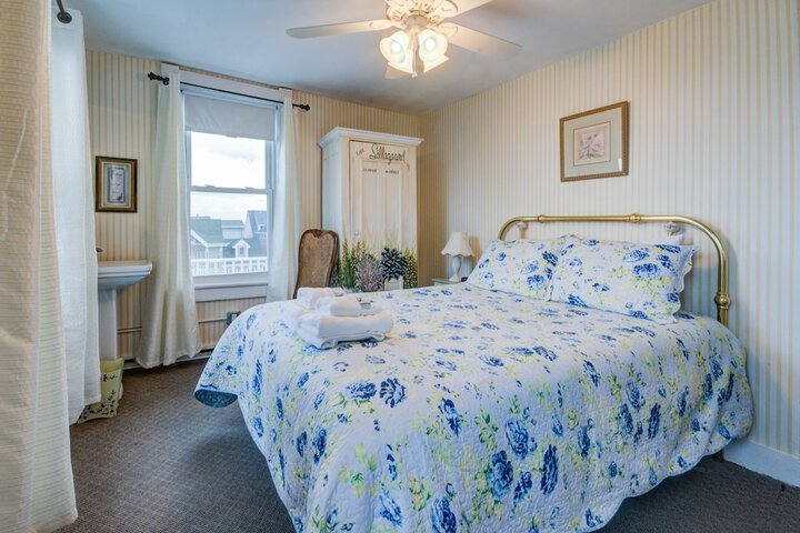 Room 4 of 22