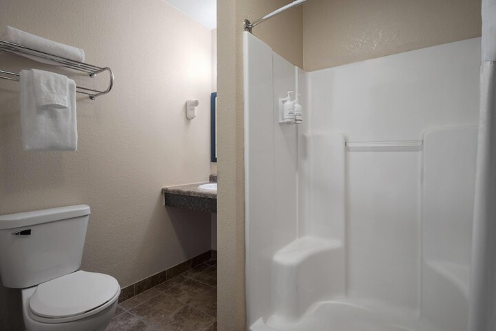 Baymont by Wyndham Waukesha
