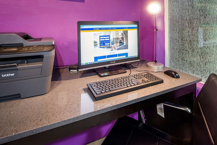 Business Center 23 of 23
