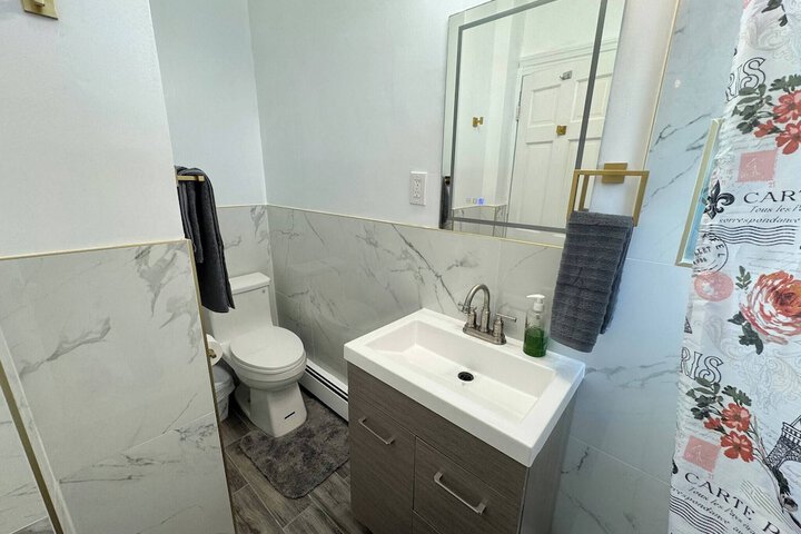 Huge 3 Bedrooms Apt 15 Minutes to NY City