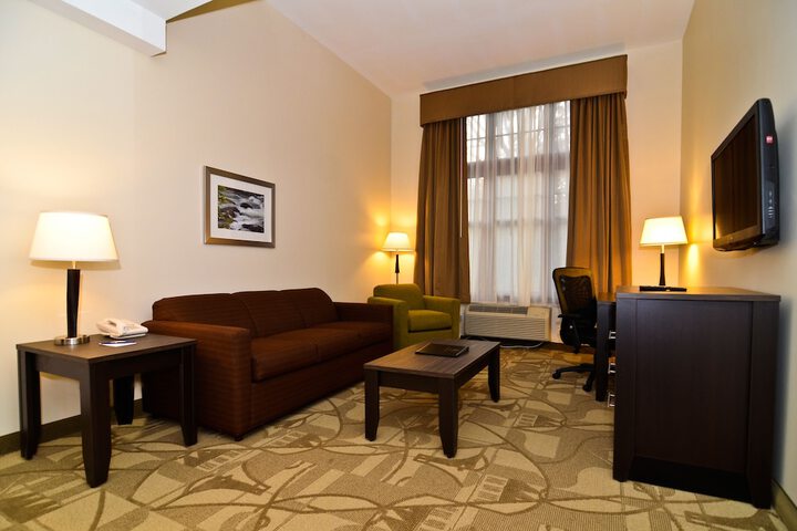 Best Western Plus The Inn & Suites at the Falls