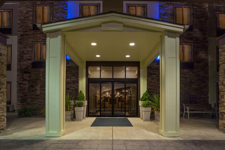 Holiday Inn Express Hotel & Suites NEWPORT by IHG