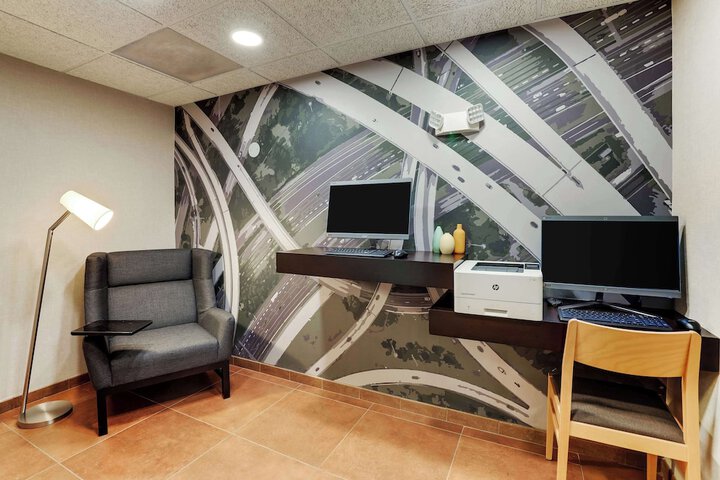 Business Center 80 of 81