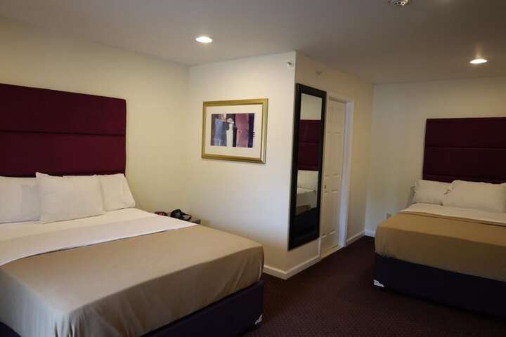 Room 6 of 8