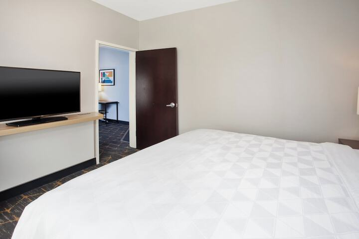 Room 53 of 87