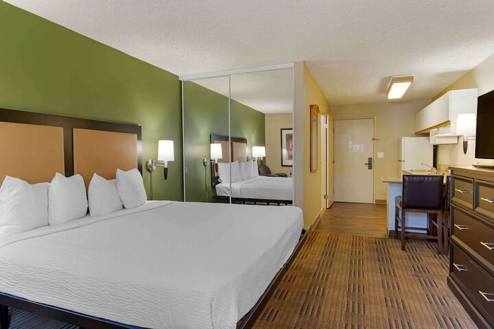 Room 14 of 28