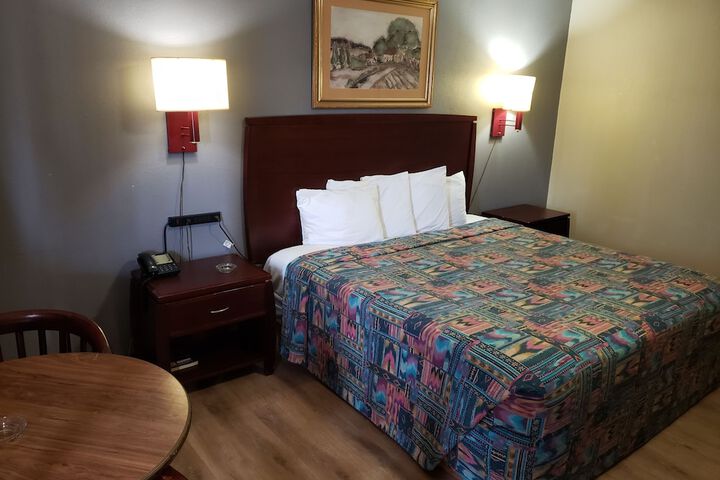 Room 11 of 22