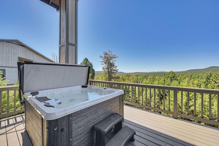 Views & Hot Tub: pineberry Modern Luxury Home