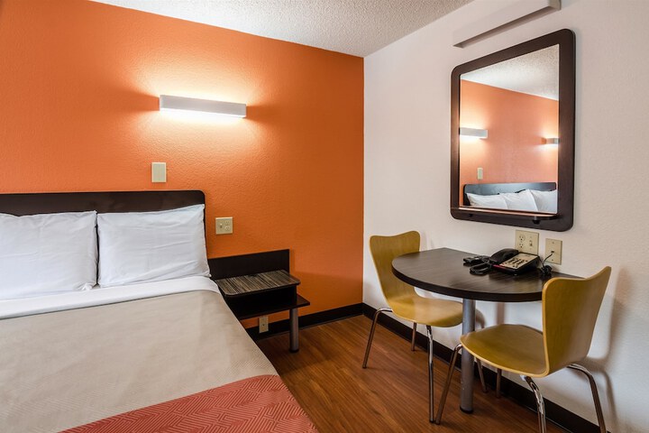 Room 21 of 43