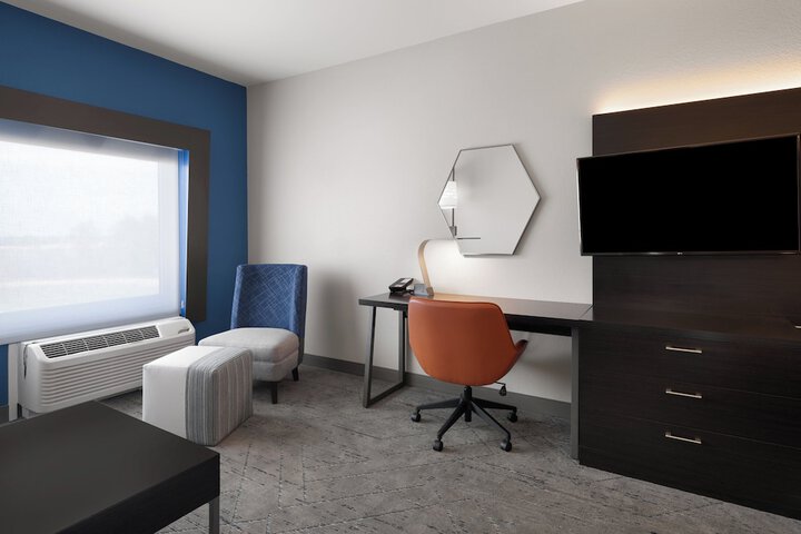 Holiday Inn Express and Suites West Memphis by IHG