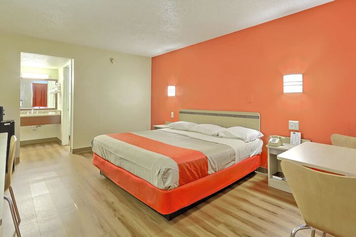 Room 12 of 17