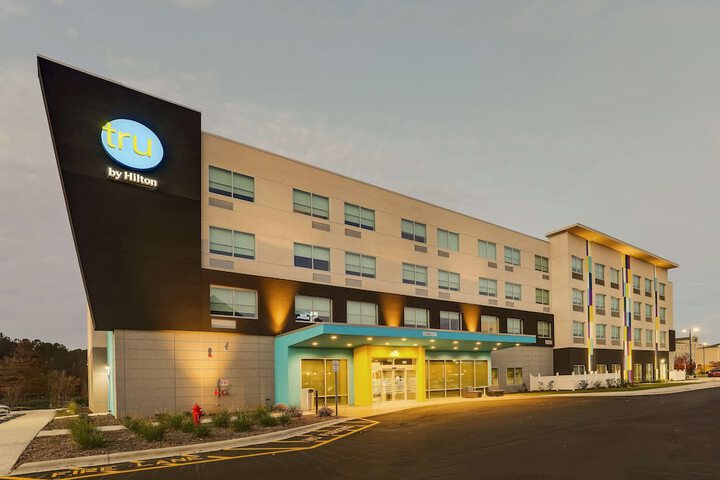 Tru by Hilton Smithfield I-95