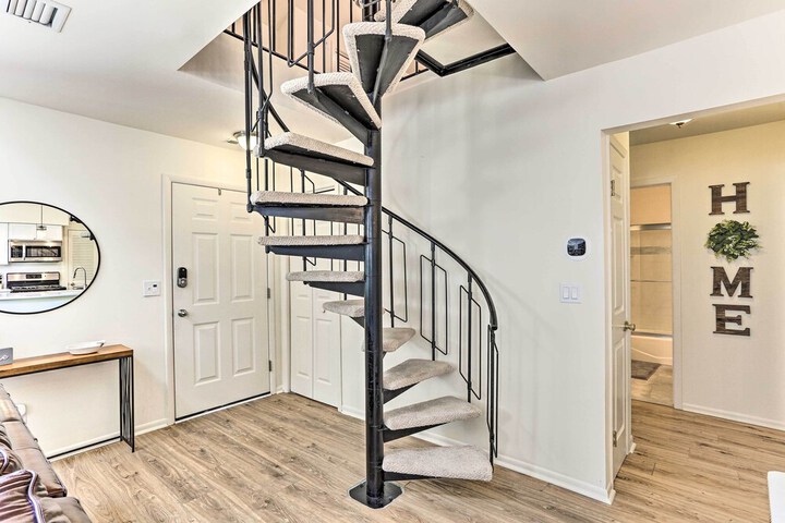 Gorgeous Vernon Township Condo w / Balcony!