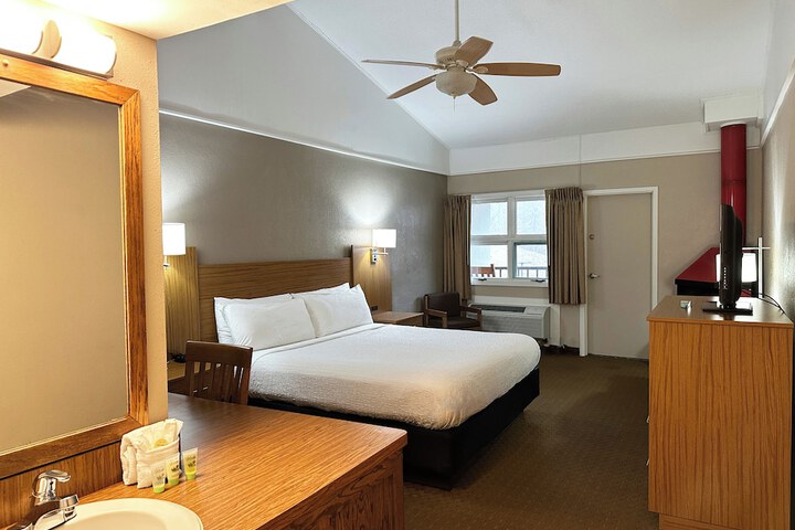 Room 37 of 100
