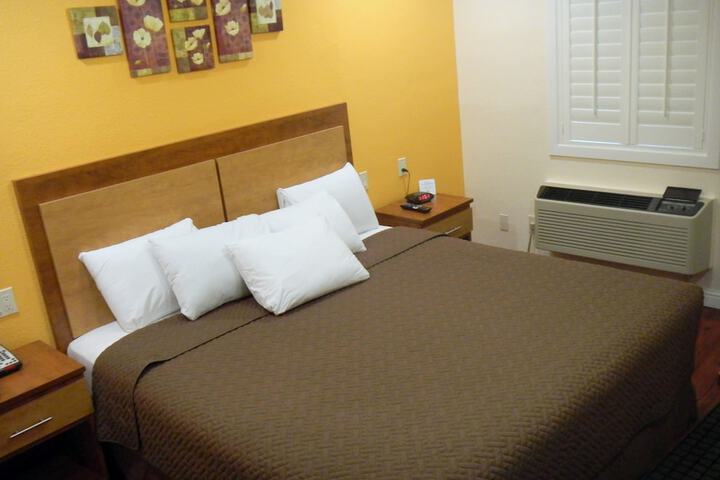 Room 10 of 27