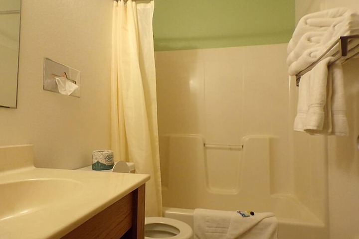 Room 11 of 25