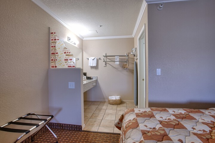 Room 26 of 38