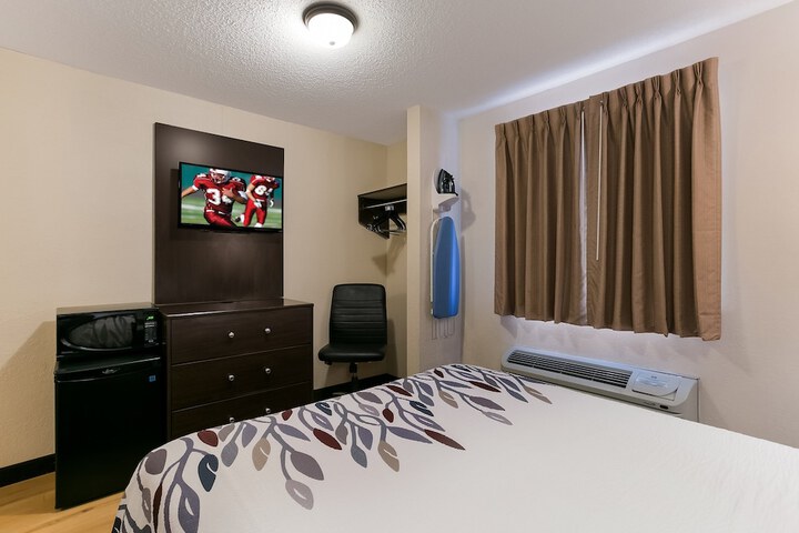 Room 15 of 37