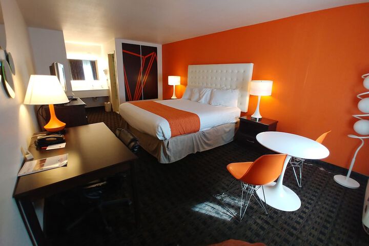 Room 10 of 27