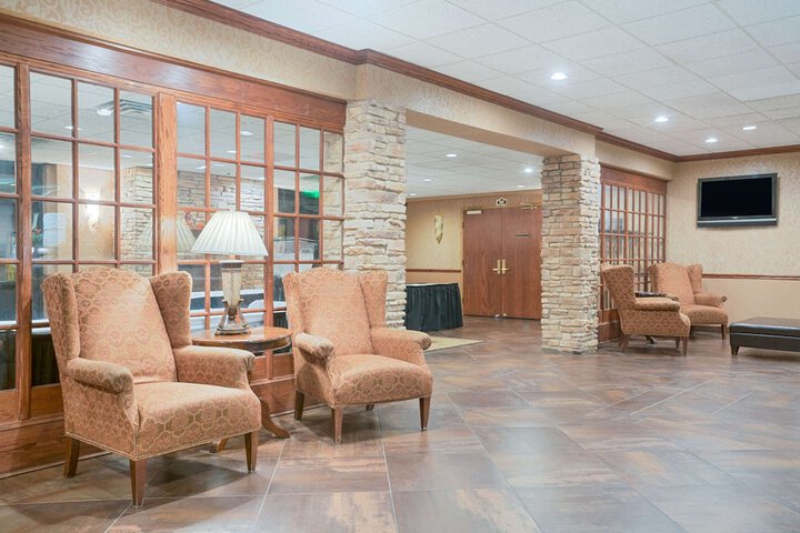 Ramada Hotel & Conference Center by Wyndham Plymouth