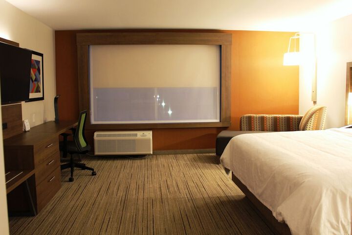 Room 51 of 148