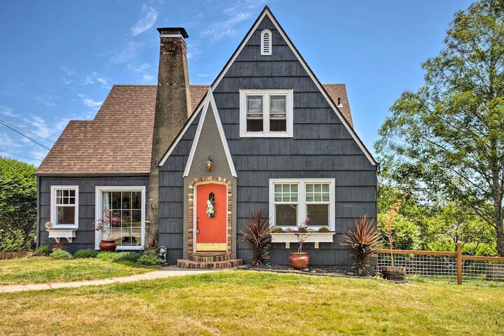 The Old Mccullough Home w / Rooftop Deck View