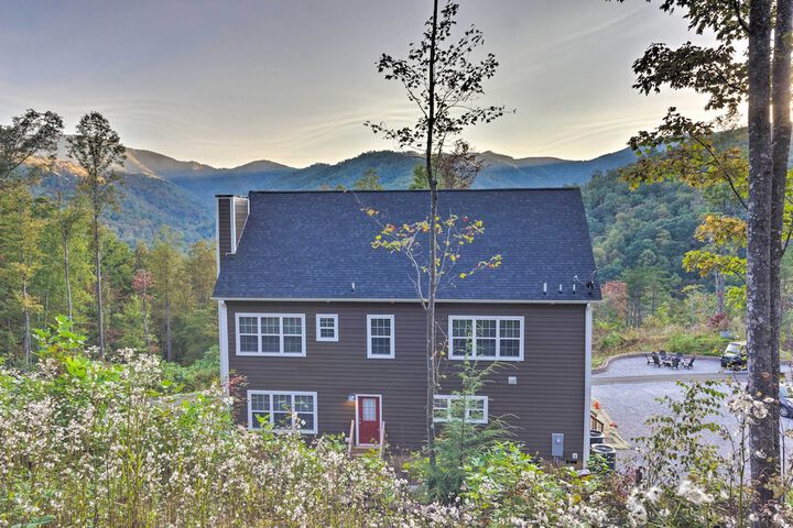 Family Holiday Retreat! Mtn-view Blue Ridge Home