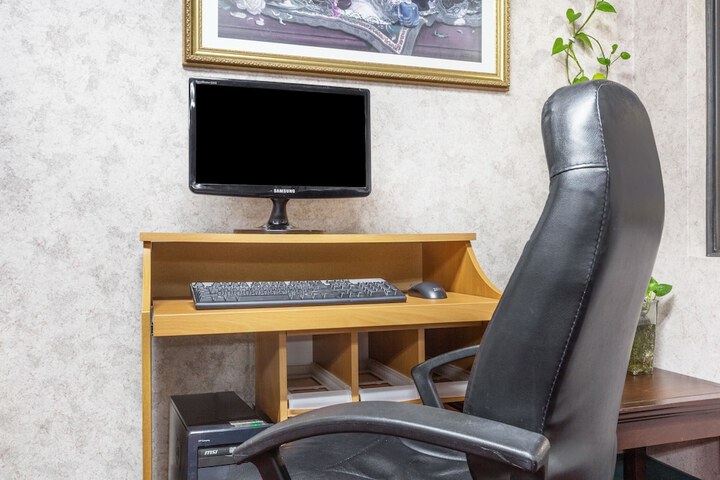 Business Center 19 of 19