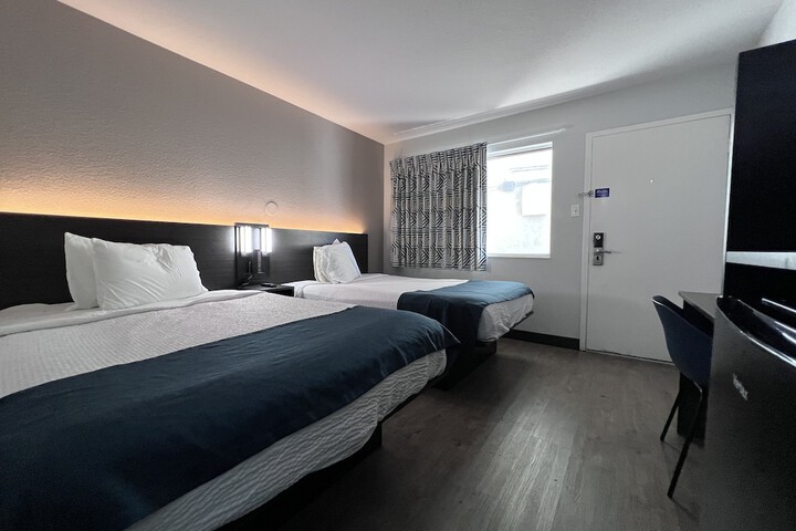 Room 33 of 43