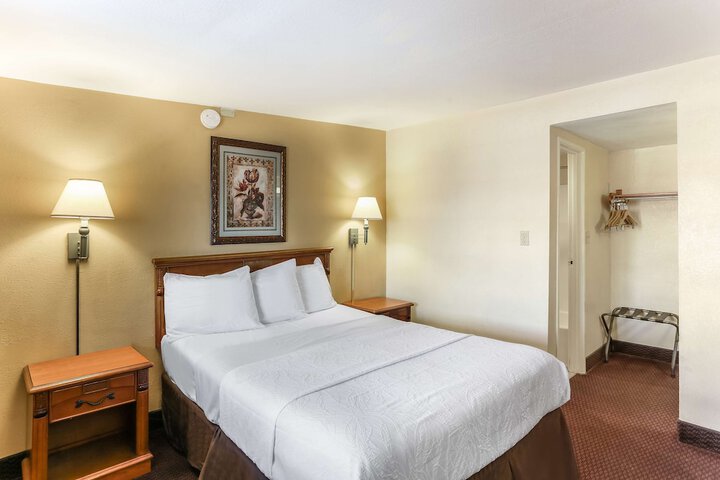 Room 14 of 30