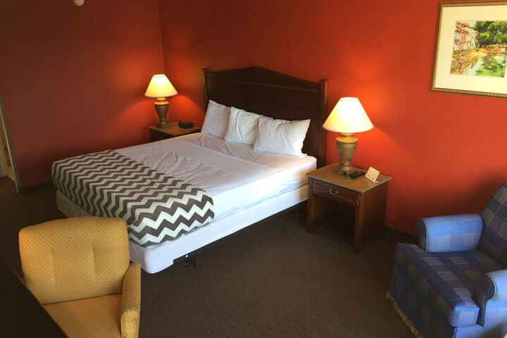 RIVER ROCK INN