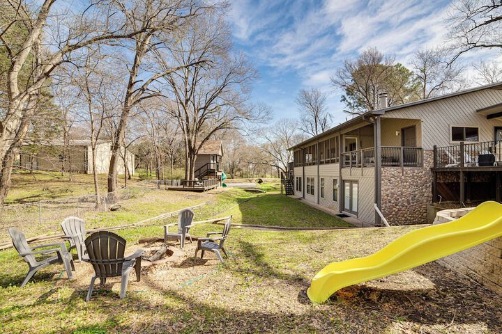 Pickleball / sport Court: Spacious Kemp Home!
