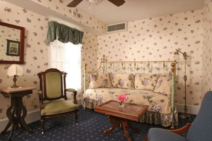 Room 70 of 128