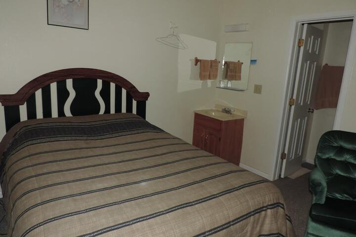 Hunters Lodge Motel