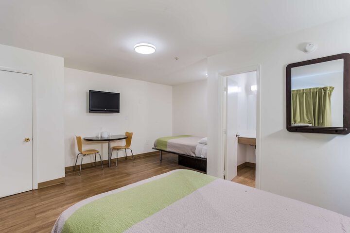 Room 11 of 37