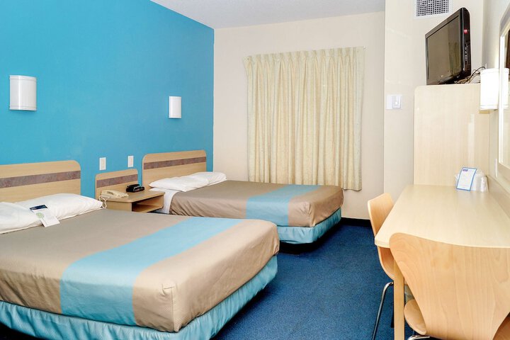 Room 17 of 27