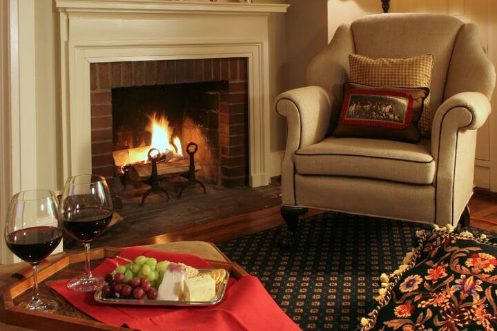 10 Fitch Luxurious Romantic Inn